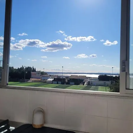 La Tete Dans Les Nuages *